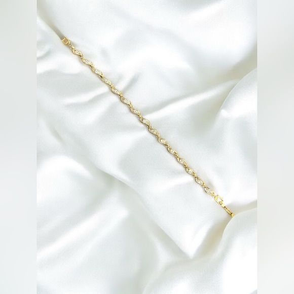 Elegant Gold and Silver Women's Bracelet 20 Inc. - Picture 3 of 7